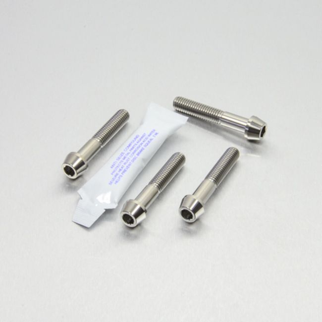 Axle Pinch Bolt Kit Titan, Front